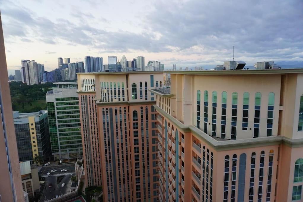 Apartment Premium Executive At Venice Luxury Residences