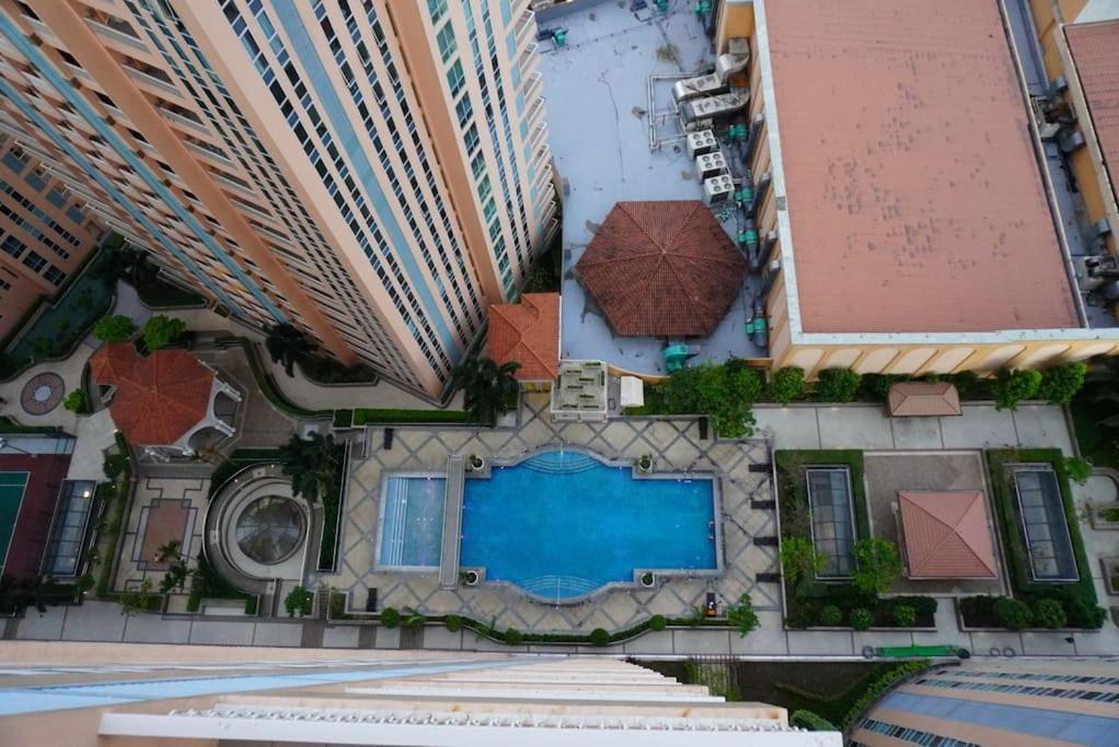 Apartment Premium Executive At Venice Luxury Residences Manila