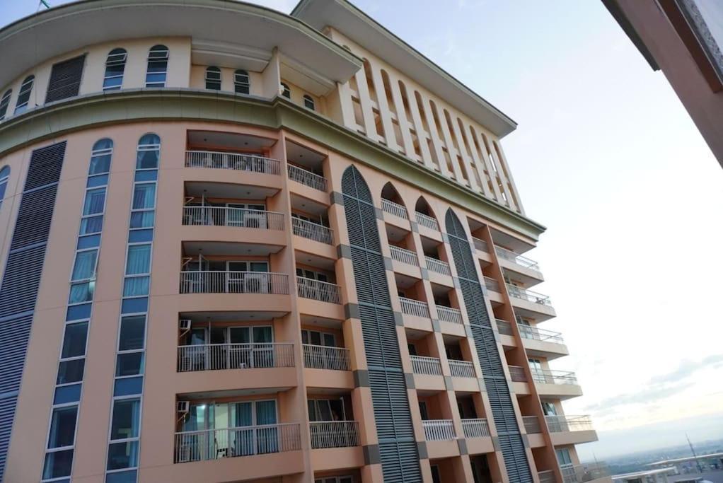 Premium Executive At Venice Luxury Residences Apartment Manila