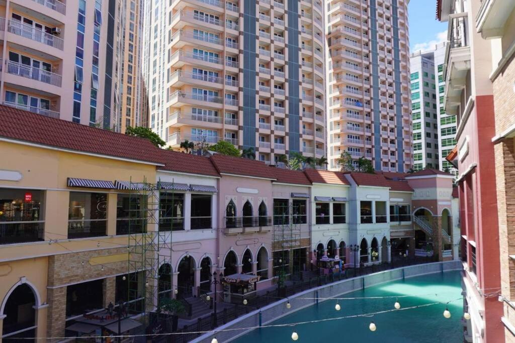 Premium Executive At Venice Luxury Residences Apartment Manila